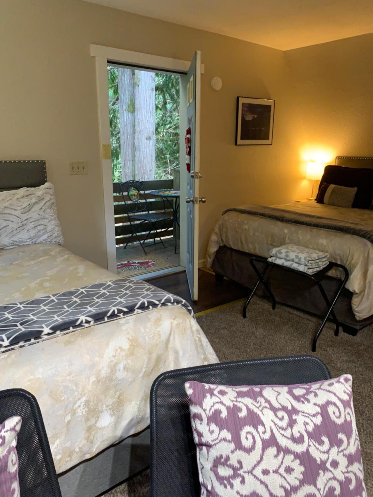 Mountain Meadows Inn & Chalet Suites アッシュフォード エクステリア 写真